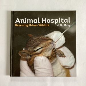 4 /💲20 🤑 Animal Hospital hardcover book